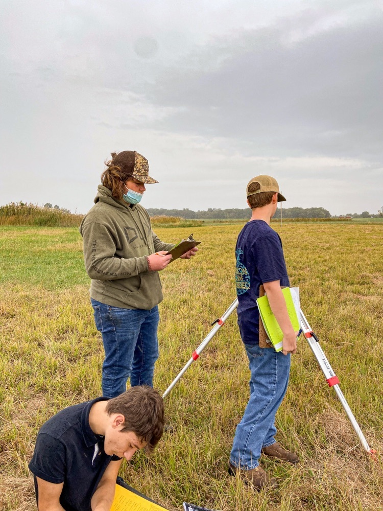 Camden Parrish & Reed Jourdan judging soil
